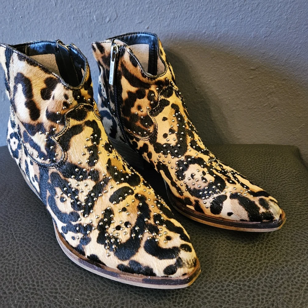 Gianni Bini Tinslea Ankle Boots Womens Size 5.5 Animal Print Calf Hair Leopard